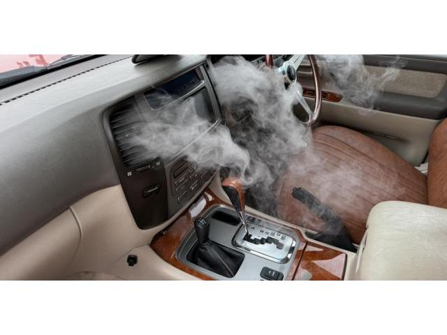 車のエアコン　ランクル　ランドクルーザー100　エバポレーター　エバポレーター洗浄　車エアコン臭い　車のエアコン効きを改善　トヨタ　ランドクルーザー１００　電装系修理　愛車のエアコン高圧洗浄