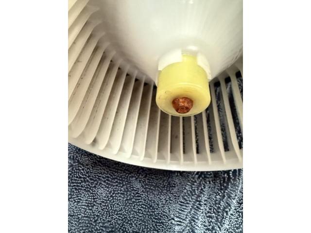 ヴォクシーエアコンフィルター交換　エアコン修理　エバポレーター洗浄　車のエアコン臭い　車のエアコン風量を改善　車のエアコン効きを改善　トヨタ　ヴォクシー　電装系修理　エバポレーター洗浄　カーエアコンクリーニング　