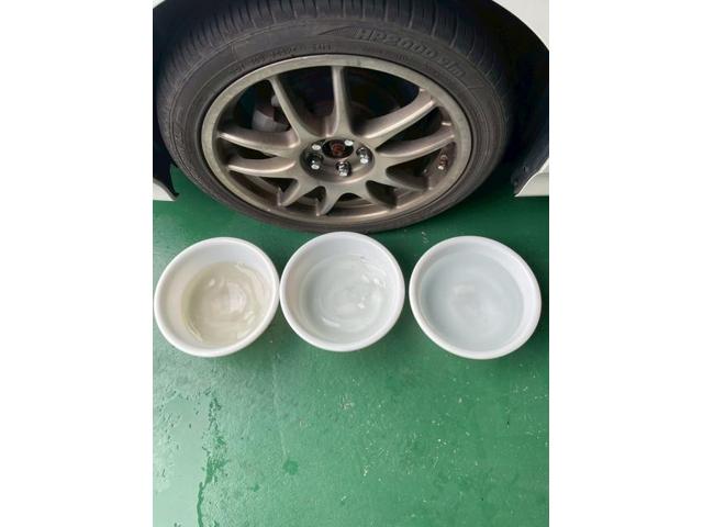 プリウス　エアコンかけはじめの臭い　エアコンフィルター交換だけでは臭いがなくならい　プリウスエアコン本格的に洗浄　トヨタ　プリウス　電装系修理　エバポレーター洗浄　愛車のエアコン掃除屋さん　