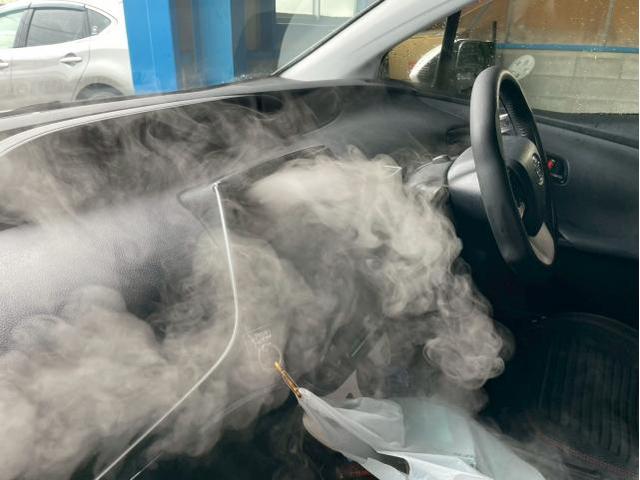 プリウス　エアコンかけはじめの臭い　エアコンフィルター交換だけでは臭いがなくならい　プリウスエアコン本格的に洗浄　トヨタ　プリウス　電装系修理　エバポレーター洗浄　愛車のエアコン掃除屋さん　