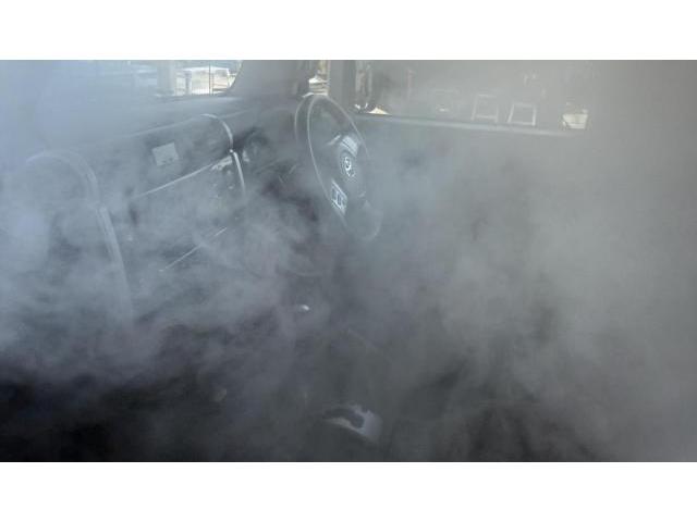中古車の臭いの原因 車の暖房の臭い エアコン臭い 車の生乾きの臭い カーエアコン洗浄 エバポレーター洗浄 トヨタ FJクルーザー 電装系修理 愛車のエアコン掃除屋さん カーエアコンクリーニング株式会社