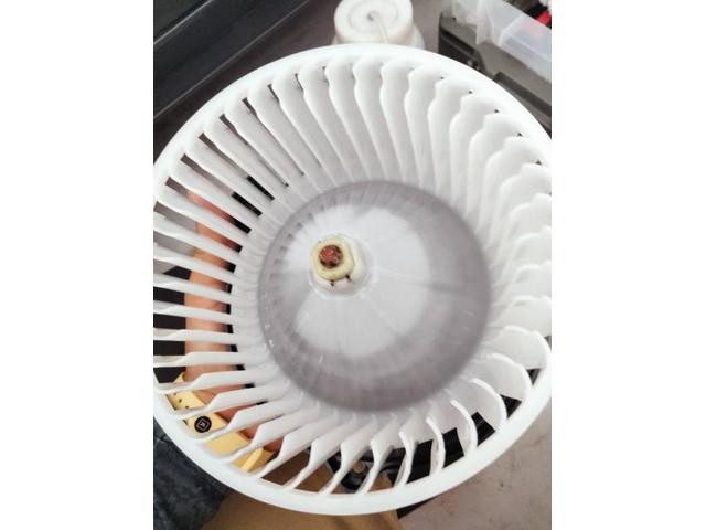 マツダ車内臭い エアコン、暖房の臭い カーエアコン洗浄 カーエアコンクリーニング株式会社 愛車のエアコン掃除屋さん マツダ MAZDA3ファストバック クリーニング・清掃 エバポレーター洗浄