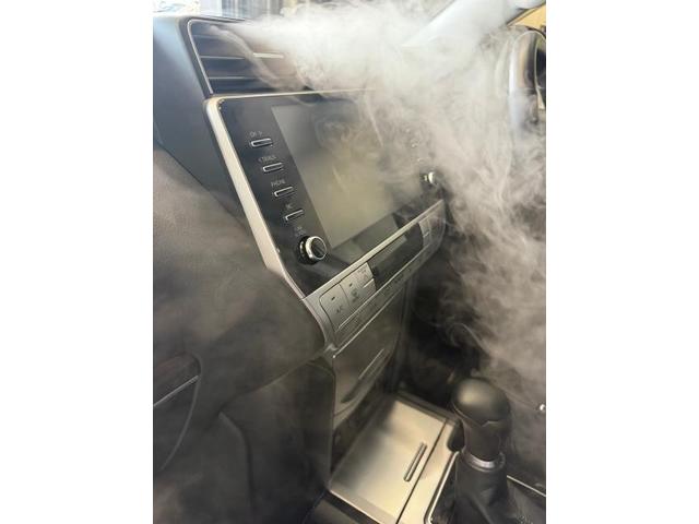 車のエアコン洗浄　中古車臭いの原因エバポレーター　お家のエアコンも洗浄が必要なようにカーエアコンも洗浄が必要　トヨタ　ランドクルーザープラド　クリーニング・清掃　カーエアコンクリーニング