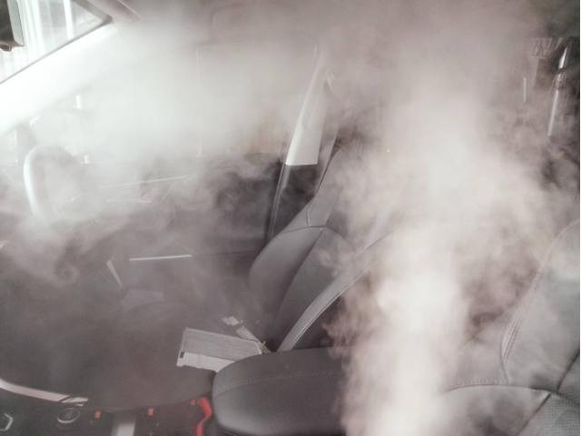 RAV4　エバポレーター洗浄　カーエアコンクリーニング株式会社　車のエアコン臭いの原因はお家のエアコンと同じように専門工具でエアコン内部洗浄
愛車のエアコン掃除屋さん　トヨタ　ＲＡＶ４　クリーニング・清掃　