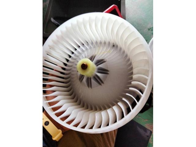 アルファード　エンジンかけはじめ臭い　エアコン送風口からカビ臭　カーエアコンクリーニング　エバポレーター洗浄　トヨタ　アルファード　クリーニング・清掃　エバポレーター洗浄専門業者