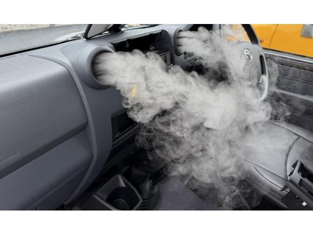 車のエアコン　暖房臭い　エバポレーター洗浄業者　カーエアコンクリーニング株式会社　愛車のエアコン掃除屋さん　カーエアコン洗浄　トヨタ　ランドクルーザー　クリーニング・清掃