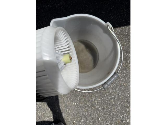 ハイエース暖房臭いの原因はエアコン内部エバポレーターの結露によるカビの臭い　カーエアコン洗浄　愛車のエアコン洗浄　カーエアコンクリーニング料金　トヨタ　ハイエースバン　クリーニング・清掃　車のエアコン洗浄　