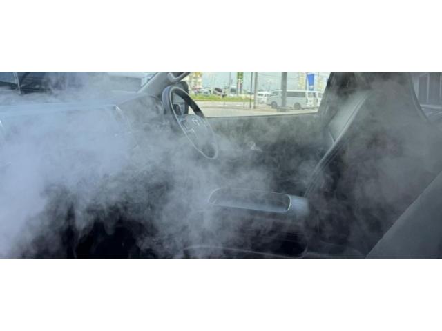 ハイエース暖房臭いの原因はエアコン内部エバポレーターの結露によるカビの臭い　カーエアコン洗浄　愛車のエアコン洗浄　カーエアコンクリーニング料金　トヨタ　ハイエースバン　クリーニング・清掃　車のエアコン洗浄　