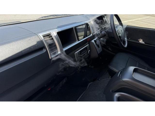 ハイエース暖房臭いの原因はエアコン内部エバポレーターの結露によるカビの臭い　カーエアコン洗浄　愛車のエアコン洗浄　カーエアコンクリーニング料金　トヨタ　ハイエースバン　クリーニング・清掃　車のエアコン洗浄　