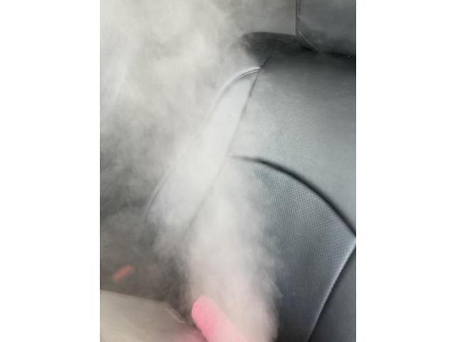 車の臭い　カビ臭　生乾きの臭い　車のエアコン専門業者　エバポレーター洗浄　愛車のエアコン掃除屋さん　カーエアコン洗浄　トヨタ　ランドクルーザープラド　クリーニング・清掃