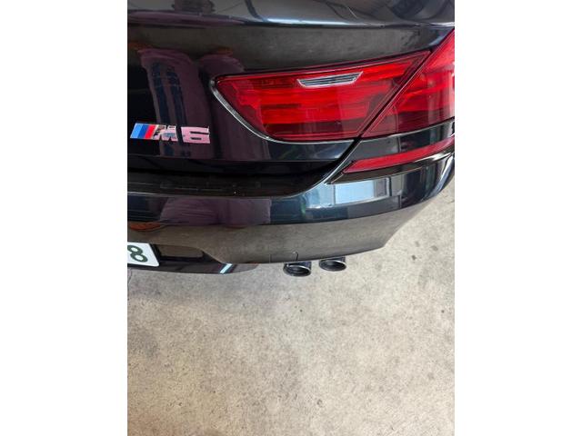 BMWのM6エアコン臭い　酸っぱい臭いの原因　エアコン内部生乾き　エバポレーター洗浄　BMWエバポレーター洗浄　カーエアコンクリニーング株式会社　愛車のエアコン掃除屋さん　ＢＭＷ　Ｍ６　クリーニング・清掃