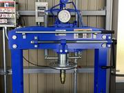 機材は妥協することなく投入しています。オイル交換から重整備までお任せ下さい。