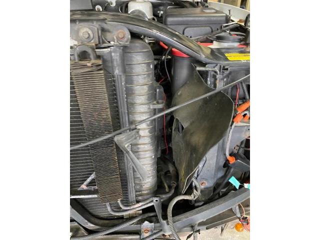 D garage堺市南区 和泉市 岸和田市 GMC ユーコン デナリ フロント 板金 修理