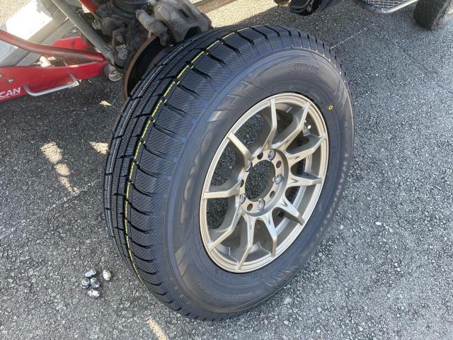 ジムニーのスタッドレスタイヤ交換！冬もカッコよく215/70R16を装着！