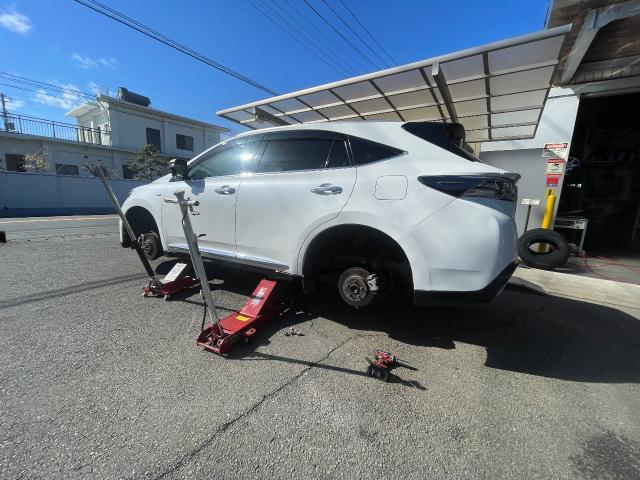 ハリアーの新品タイヤ2本交換作業！溝の中にヒビがありました！注意深くチェックしましょう！！