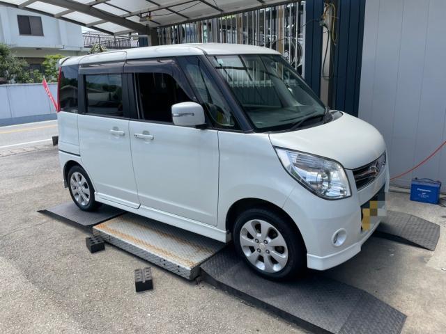 パレットの新品タイヤ交換作業！