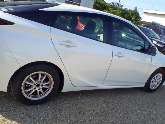 プリウス   修理 　お車の傷・凹み修理・板金・塗装、各務原市、岐阜市、岐南町、羽島市、関市、美濃市、郡上市、一宮市、江南市、お近くにお越際は気軽にご相談下さい。