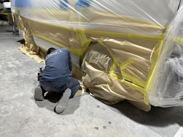 ハイエースワイド　ラプターライナー塗装　カスタム　トライズオート　オリジナル
ガラスリッド　JAOS　スキッドバー　キャンピングカー　RAPTORLINER　奈良