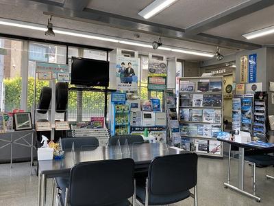 広々とした店内でごゆっくりお待ち頂けます