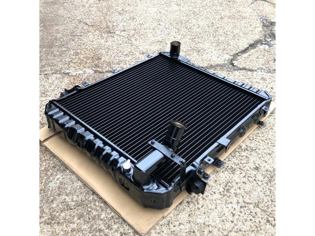 すぐオーバーヒートするとのことでお預かり。
マツダ タイタン WELAN ラジエーター 修理
MAZDA TITAN RADIATOR