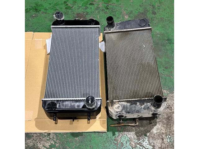 油圧ショベル タンク破裂】日立建機 ZX75 ラジエーター 油圧ショベル タンク破裂】日立建機 ZX75 ラジエーター