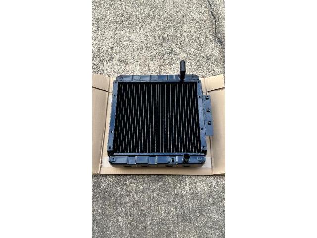 【酒井重工業 コンバインドローラー TW352 ラジエーター】ラジエター 水漏れ オーバーヒート