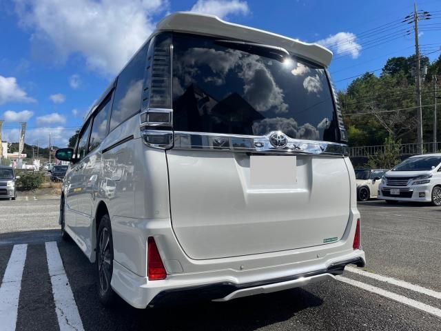 トヨタ　ヴォクシー　補修塗装