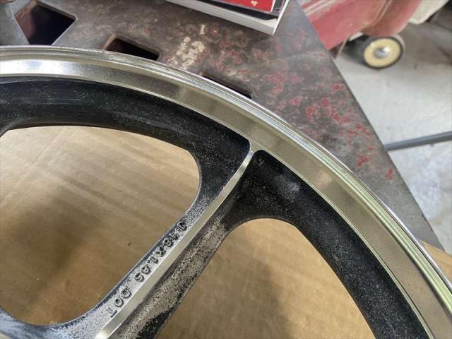 カワサキ Ｚ４００ＦＸ　ホイール塗装【呉市・東広島市でお車の傷・凹み修理・板金・塗装・各種パーツ取付などお車の事なら井川自動車にお任せ下さい！】