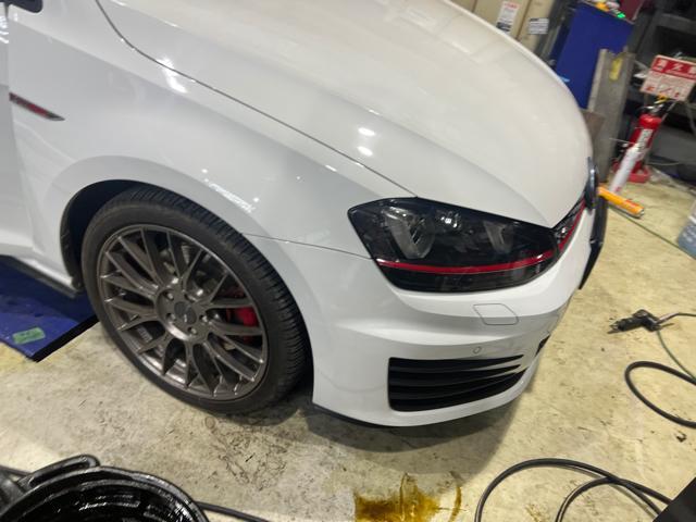 VWゴルフVII GTI ヘッドライトバルブ交換