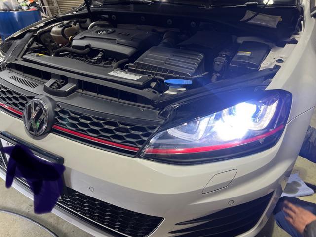 VWゴルフVII GTI ヘッドライトバルブ交換