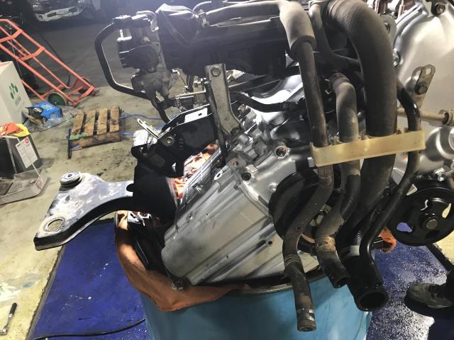 DA64 オイル消費　リビルトエンジン載せ替え作業