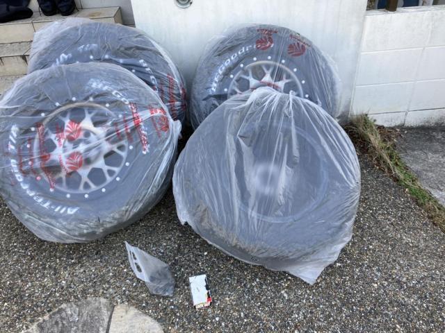 三菱　デリカ　出張作業　タイヤ脱着交換　お家に居ながらタイヤ交換が出来る！！部品持ち込み取り付け大歓迎です！！ボディガラスコーティングも得意です！！