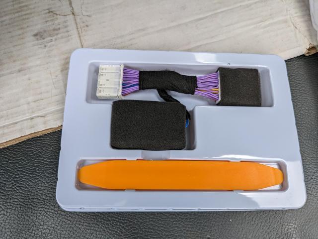 トヨタ　60系プリウス　パーツ持ち込み取り付け　テレビナビキャンセラー取り付け　滋賀県　近江八幡市　パーツ持ち込み取り付け大歓迎です！！　エンジンオイルボトルキープ始めました！！