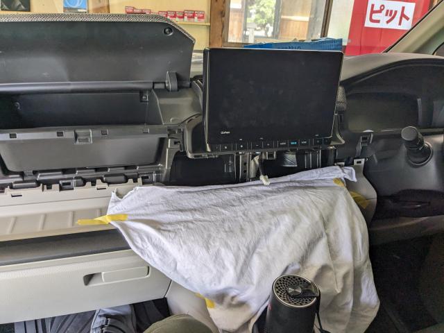 ホンダ　ステップワゴン　パーツ持ち込み取り付け　テレビナビキャンセラー取り付け　滋賀県　近江八幡市　パーツ持ち込み取り付け大歓迎です！！