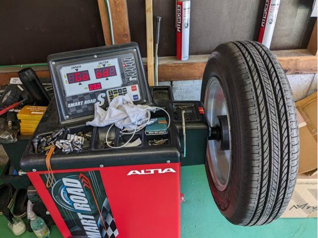 スズキ　JB64ジムニー　パーツ持ち込み取り付け　１６インチタイヤ組み換え交換　滋賀県　近江八幡市
ネットで購入されたスタッドレスタイヤの組み換え交換大歓迎です！！