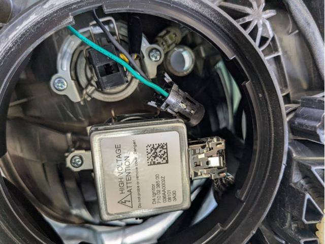 スズキ　スペーシア　ヘッドライトバルブ持ち込み交換　パーツ持込取り付け大歓迎　・車検【車検後に令和7年度産の新米みずかがみ5Kｇプレゼントしております】・板金、ボディコーティング受付中　滋賀県　近江八幡市　野洲市　草津市　東近江市　大津市