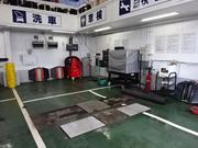 工場内に車検検査レーンがありますので、土日の車検も可能です。