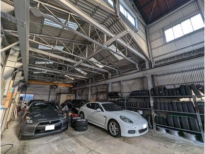 大切なお車を屋内保管でしっかり管理します