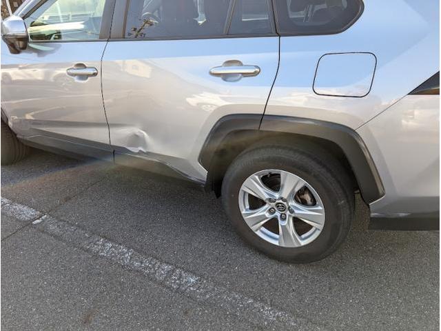 トヨタ RAV4 左リヤドア 左クウォーターパネル  板金塗装　愛知県 名古屋市 中川区 港区 熱田区 南区 中村区 西区 瑞穂区 岡崎市 刈谷市 知立市 大府市 東海市 碧南市 豊田市 みよし市