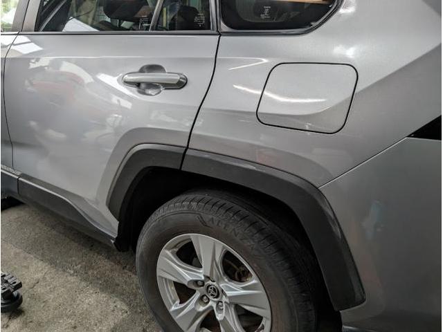 トヨタ RAV4 左リヤドア 左クウォーターパネル  板金塗装　愛知県 名古屋市 中川区 港区 熱田区 南区 中村区 西区 瑞穂区 岡崎市 刈谷市 知立市 大府市 東海市 碧南市 豊田市 みよし市