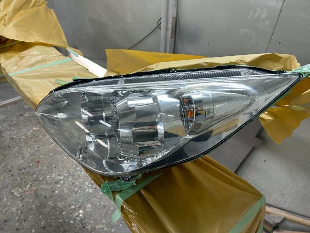 ホンダ　ステップワゴンRG1 ヘッドライトクリア塗装