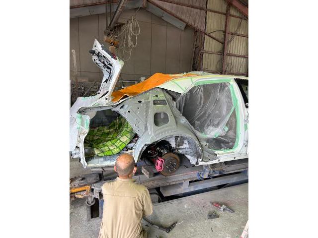 トヨタ　クラウン　右クォーターパネル交換　右リアドア交換　右リアハブ交換