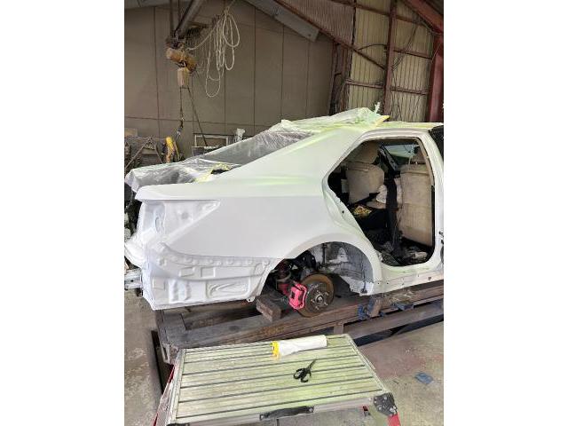 トヨタ　クラウン　右クォーターパネル交換　右リアドア交換　右リアハブ交換