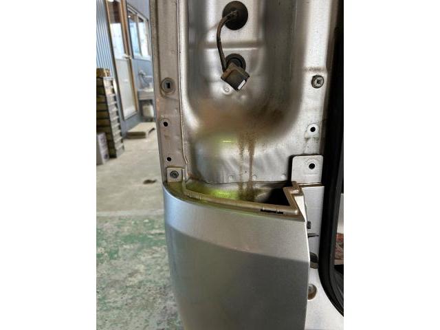 三菱　デリカＤ：５　左クォーター鈑金