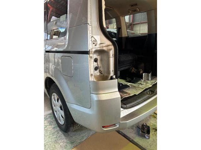 三菱　デリカＤ：５　左クォーター鈑金