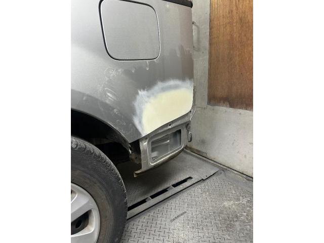 三菱　デリカＤ：５　左クォーター鈑金