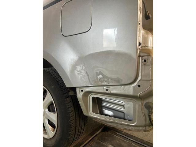 三菱　デリカＤ：５　左クォーター鈑金