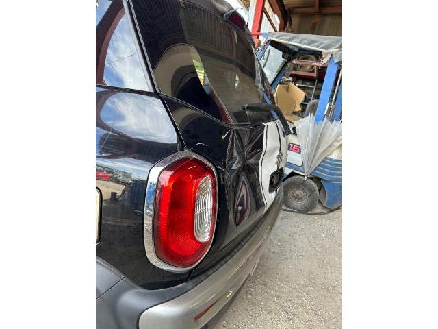 スズキ　クロスビー　リアゲート新品交換　塗装