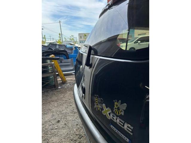 スズキ　クロスビー　リアゲート新品交換　塗装