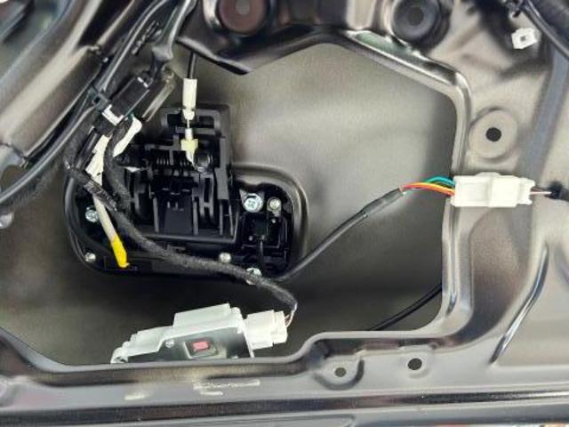 スズキ　クロスビー　リアゲート新品交換　塗装